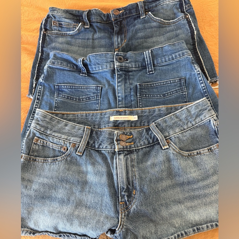Madewell ,Joe’s,Levi’s - Medium Wash women s shorts sizes30-31